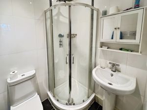 En suite - click for photo gallery